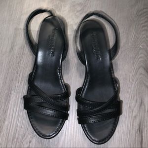 NWOT Black heeled sandals